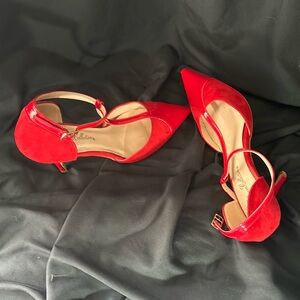 De Blossom Collection red patent leather and suede heels
